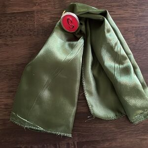 Bundle Green Satin dinner napkins. (30)